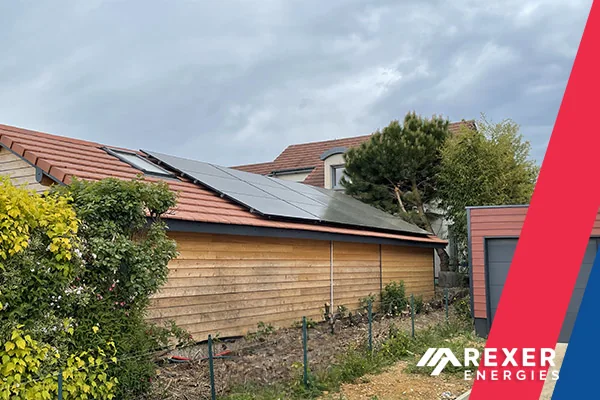Pose de 6 panneaux photovoltaïques d'une puissance unitaire de 375wc sur chaque pan. Une installation de 12 panneaux avec une puissance totale de 4,5 kWc à Hangenbieten, à 20 minutes de Strasbourg dan