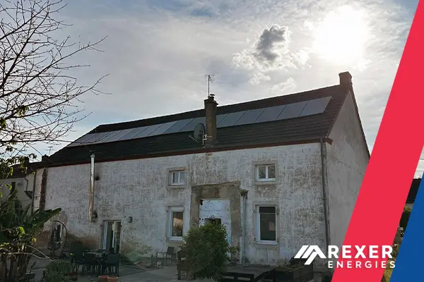 Photo de la nouvelle installation à Villers-les-pots chez Thibault. Merci infiniment de nous avoir confié votre projet photovoltaïque solaire. Une pose signée Rexer Energies le 02 Mai 2025