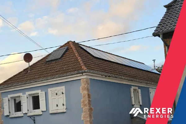 Photo d'une installation d'un Kit de production avec 11 panneaux solaires 425 Dualsun FLASH HALF-CUT GLASS-GLASS TOPCON pour une puissance de 4,675 kWc incluant 11 micro-onduleurs Enphase iQ8+