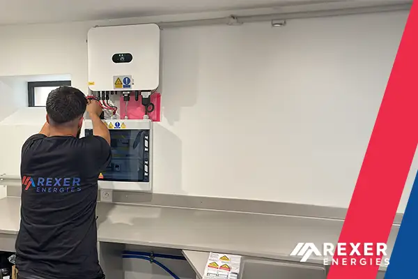 Magnifique installation photovoltaïque de 9 kWc chez notre client Jérémy dans la commune de Crêches-sur-Saône, dans la région Bourgogne-Franche-Comté. Merci beaucoup Jérémy pour votre générosité et accueil. Bravo aux poseurs Rexer Energies - photo 3