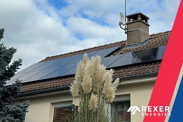 Petite installation de 16 panneaux photovoltaïques chez Nicolas à Époisses le 04/10/2024. Une très belle installation signée Rexer Energies