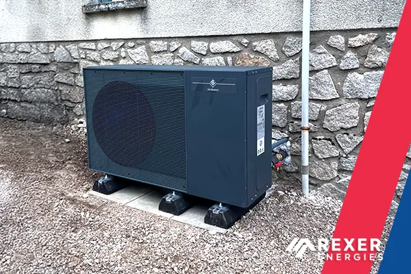Nouvelle installation d'une pompe à chaleur air-eau Alezio M R290 De Dietrich dans la commune de Montsauche-Les-Settons (Nièvre) pour notre cliente Marie Madeleine. Merci pour votre confiance et bravo aux poseurs Rexer Energies. Installation réalisée en Juin 2026