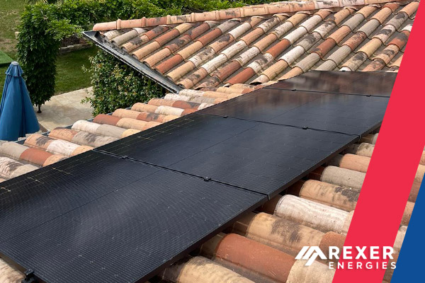 Très belle installation de panneaux photovoltaïques noires chez notre client Michèle habitant en région Bourgogne Franche Compté. Installation réalisée en Juillet 2024 - Photo 5