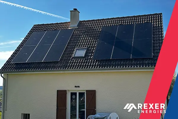 Photo n°1 de notre nouvelle installation photovoltaïque chez Maximilien à Minot en Franche-Comté le 10 Avril 2025. Installation par Rexer Energies.