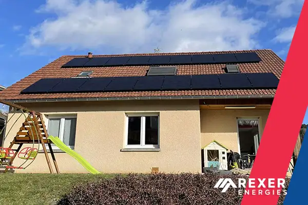 Magnifique Installation de panneaux solaires chez Lucie et David Coulon à Maîche département de la Doubs. Une belle réalisation par les poseurs de Rexer Energies le 28-01-2025. Merci pour votre confiance Lucie et David. Photo n°1